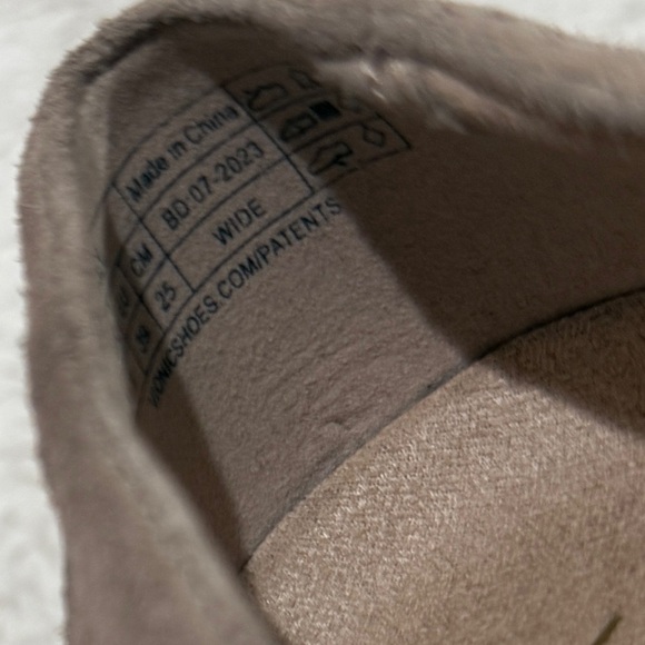 Vionic Women's Taupe Suede Flats - Picture 9 of 10